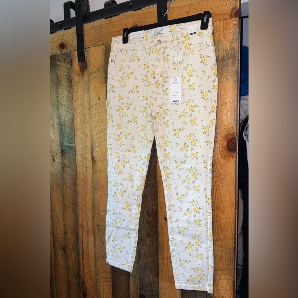 Brand new Judy Blue White Skinny Jeans with Yellow Floral Print